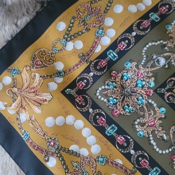 30 x 30 scarf - Picture 5 of 7